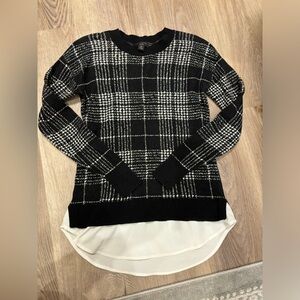 And Taylor factory knit, black and white gingham XSpetite crew sweater shirt